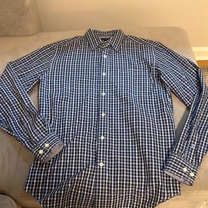 Banana Republic soft wash button down, collared shirt in size Small.